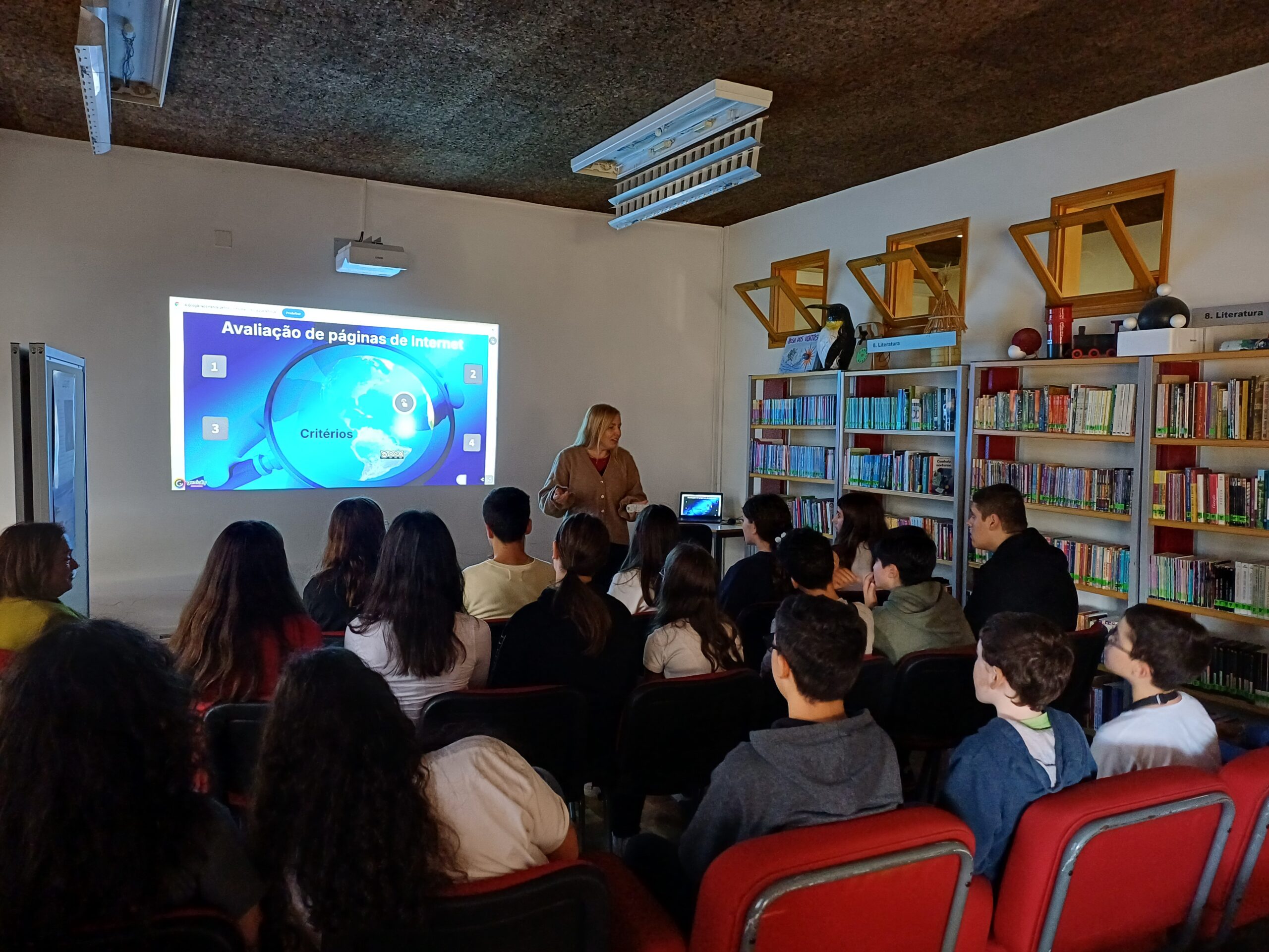 Sessões de formação na biblioteca escolar