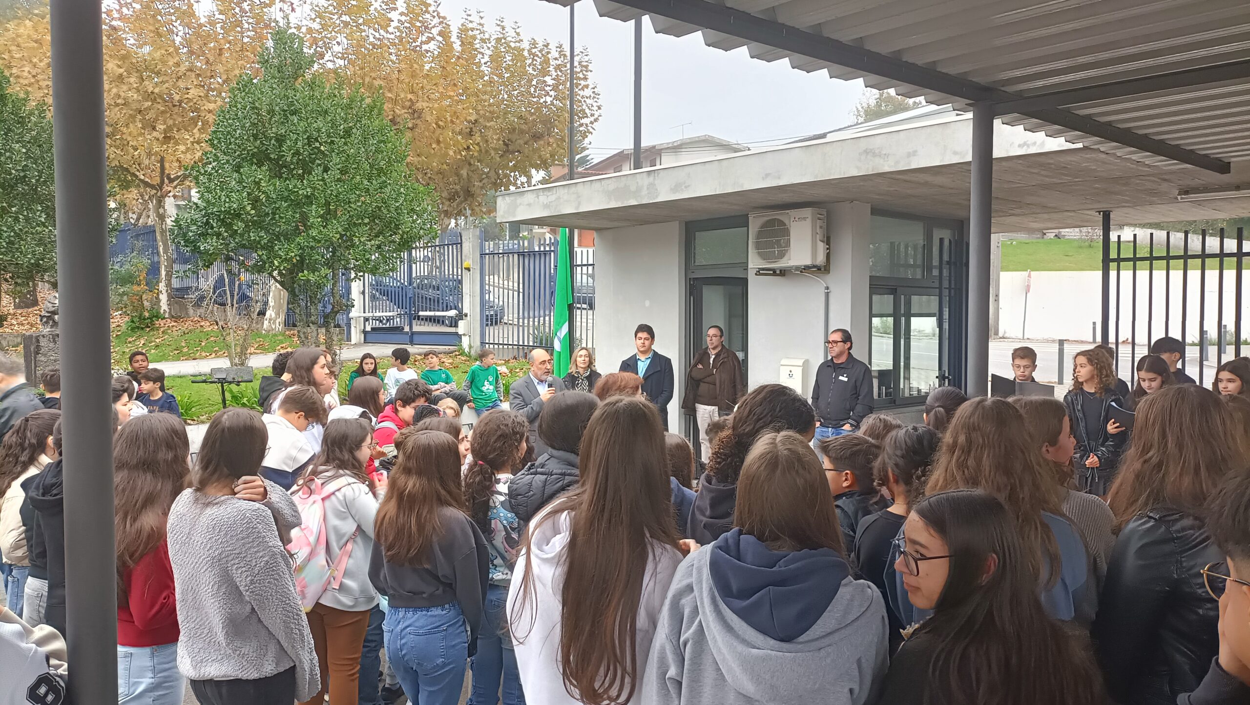 Bandeira Verde hasteada na EB de Vila Verde