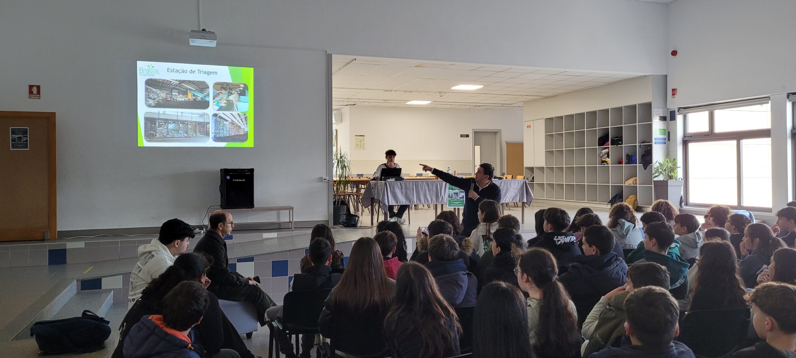 Palestra sobre reciclagem, numa organização do 8.º C da EB de Vila Verde