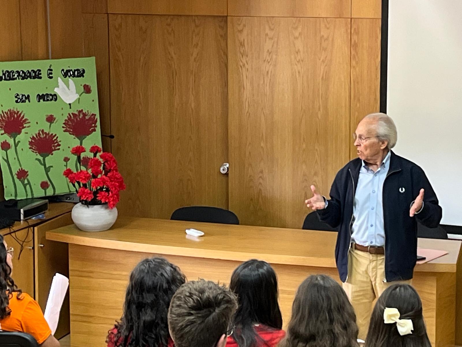 Voto de pesar pelo falecimento do Professor José Gama