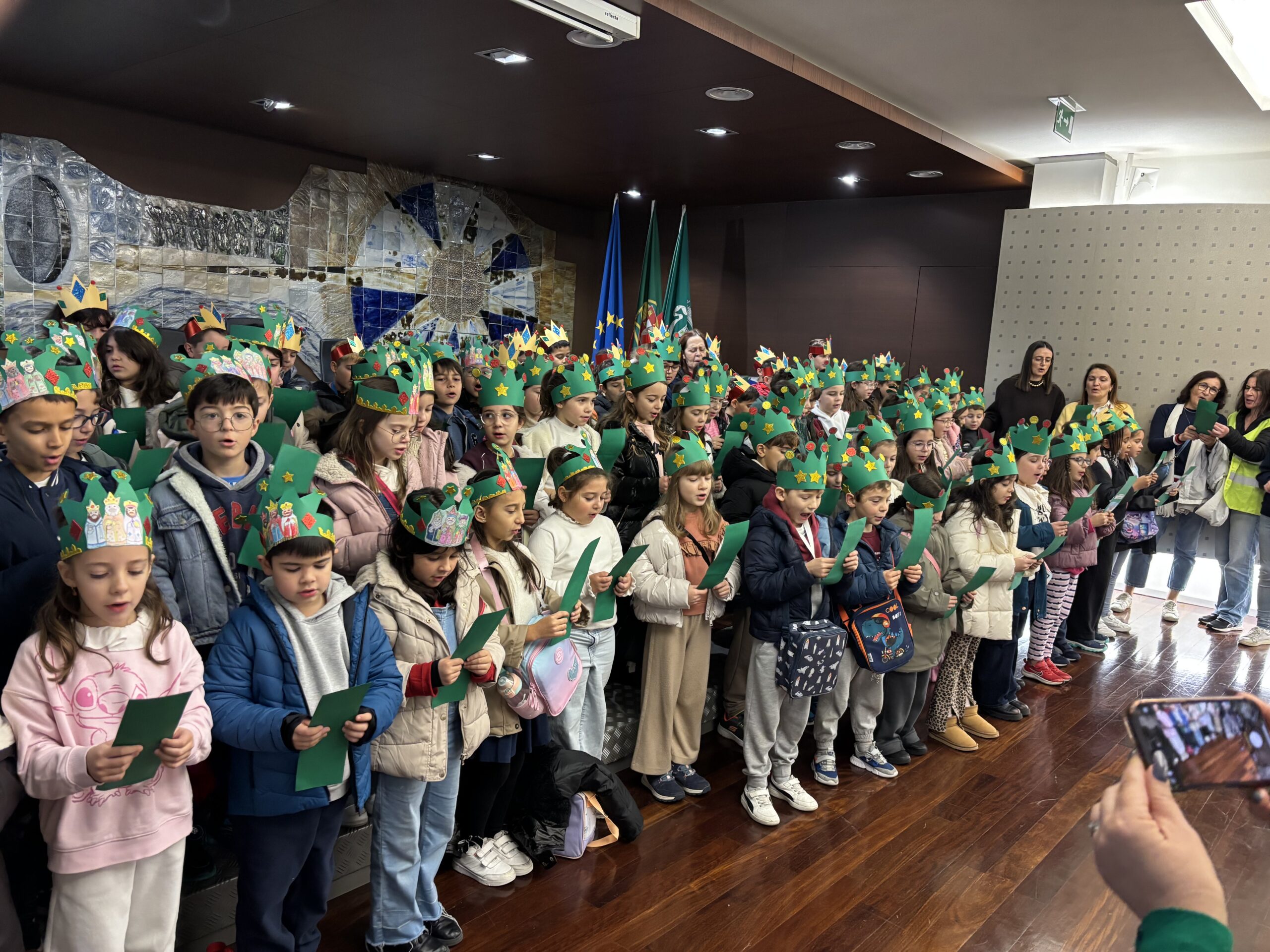 Alunos da EB n.º 2 de Vila Verde mantêm viva a tradição do Cantar dos Reis 