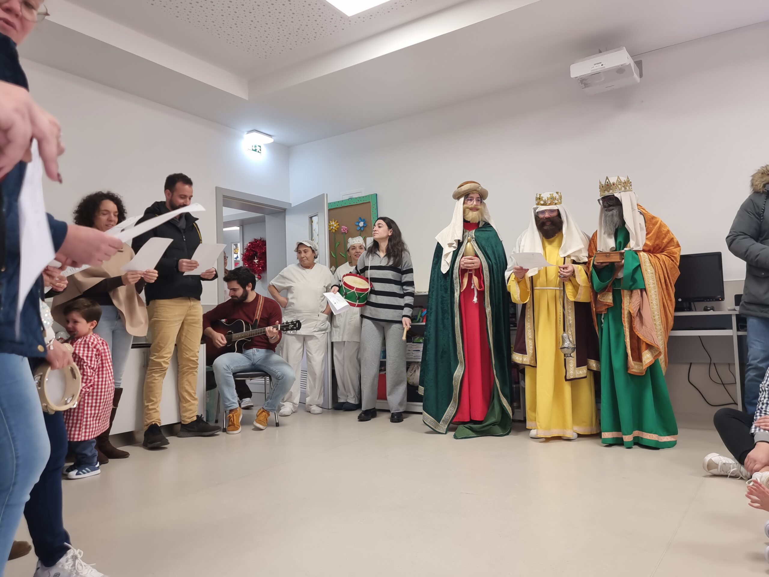 Os Reis Magos visitaram a EB de Esqueiros