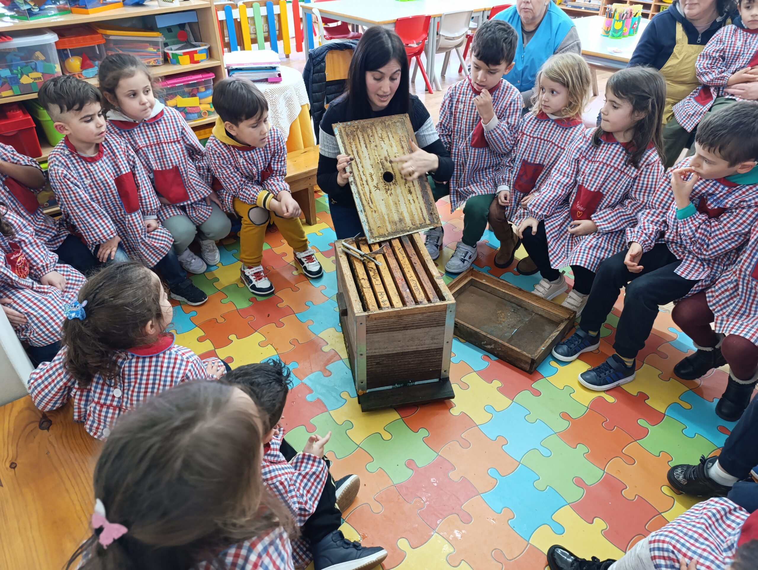 JI de Gême promove atividade sobre as abelhas, em articulação com as famílias