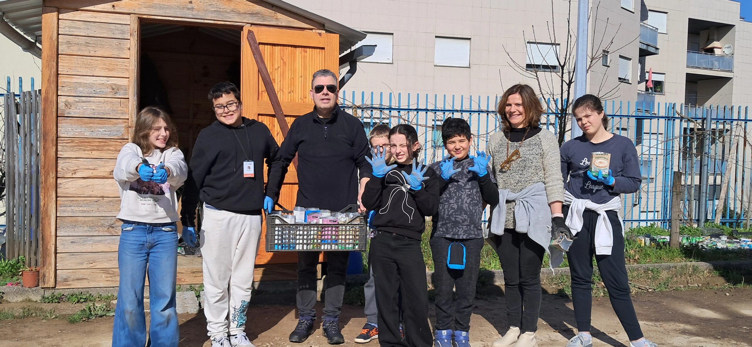 Sementeira de carvalhos na horta pedagógica da EB de Vila Verde