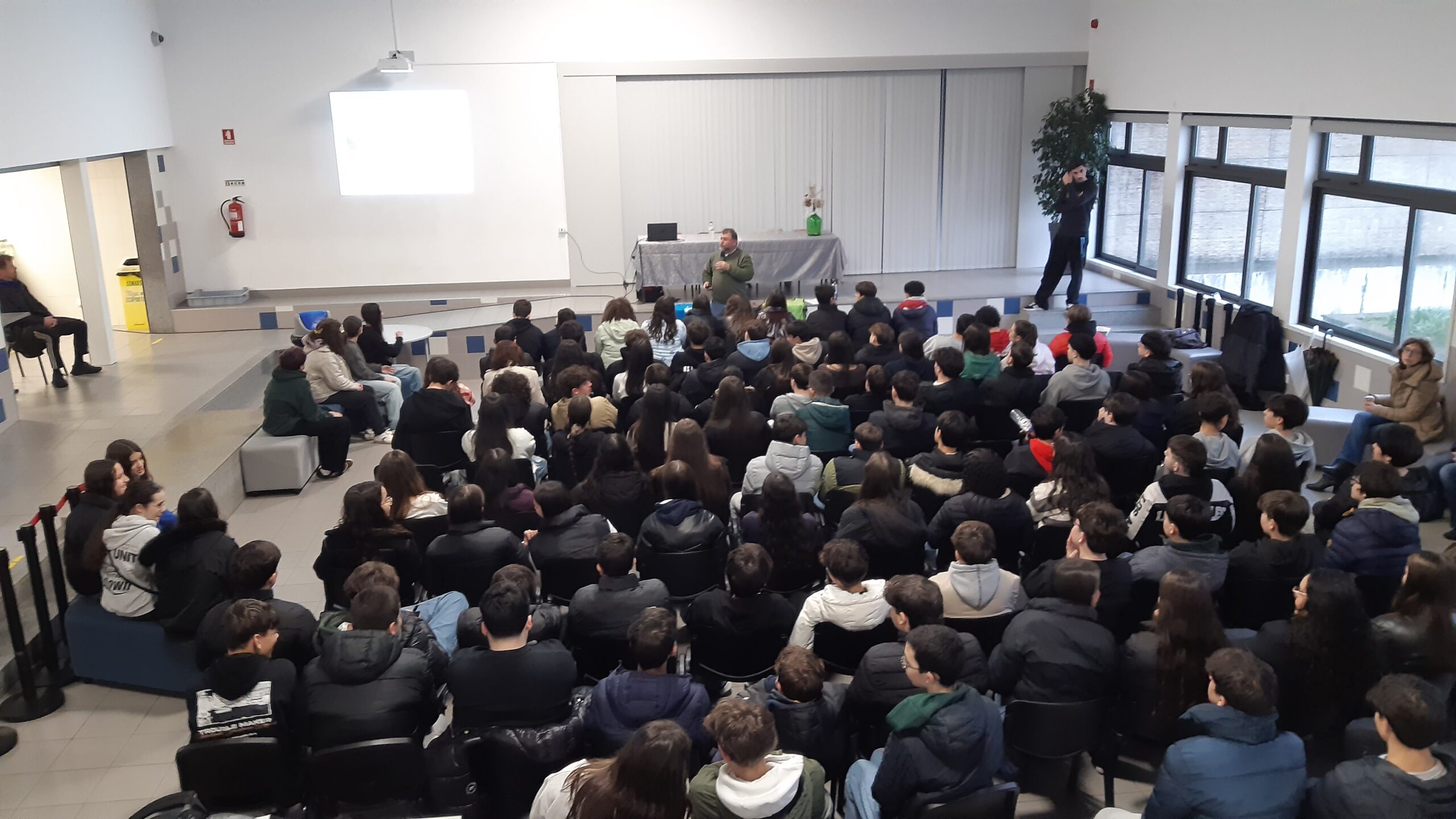 Palestra sobre “Direitos Humanos e contrastes de desenvolvimento”