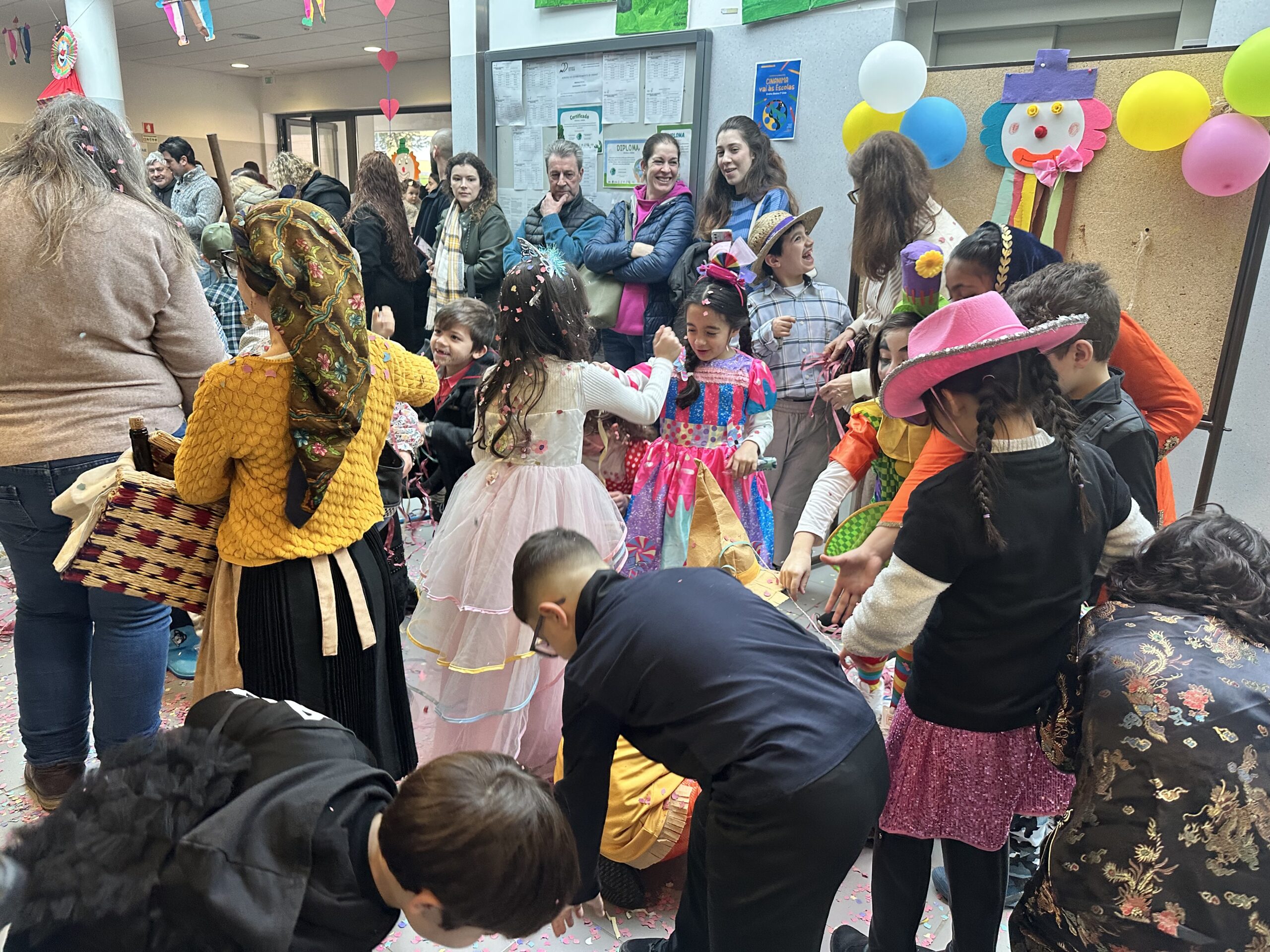 “Carnaval Trapalhão” na EBMEA